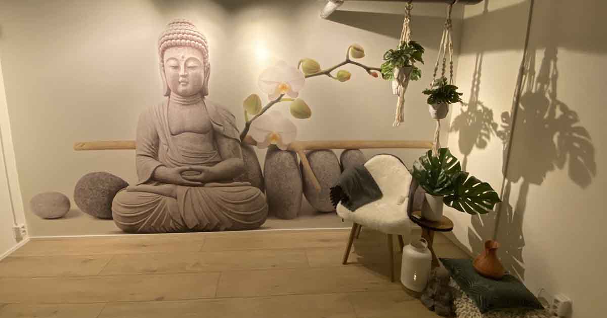 Papel pintado fotográfico con estatuas y budas