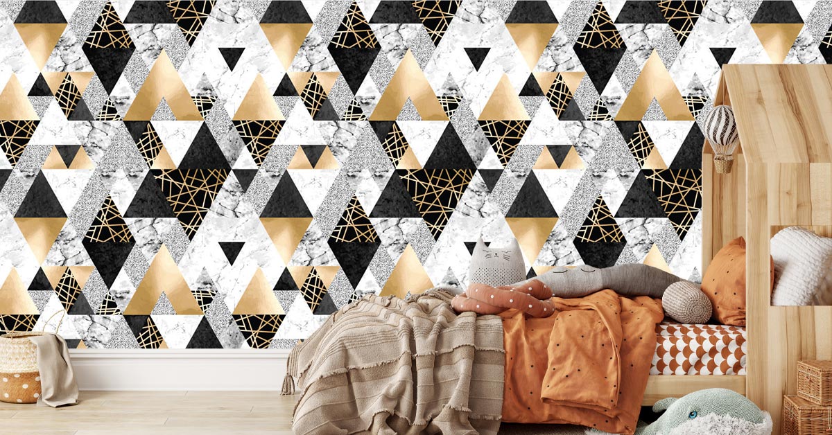 Papel pintado con motivos dorados
