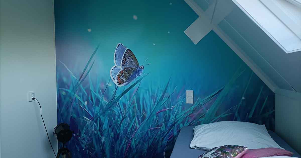 Papel pintado con mariposas e insectos