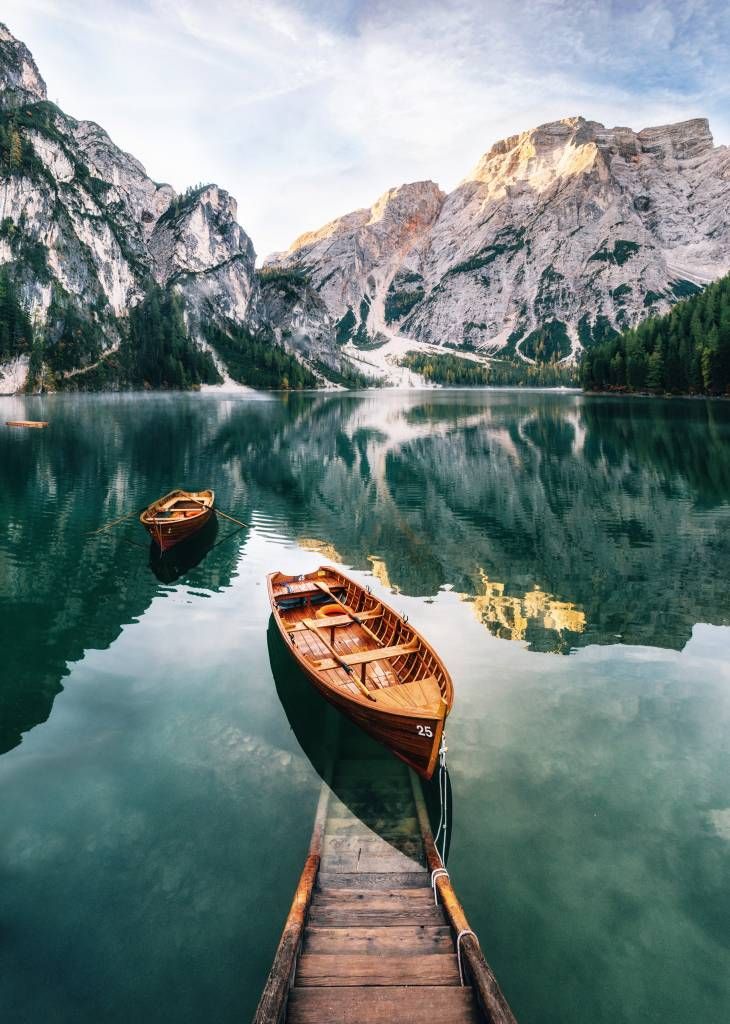 Barcos en un lago italiano