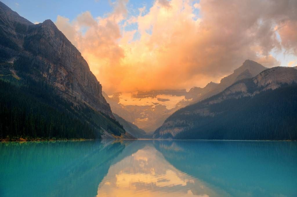 Lago de montaña con filtro de época