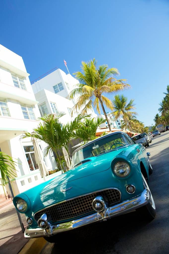 Coche azul de época