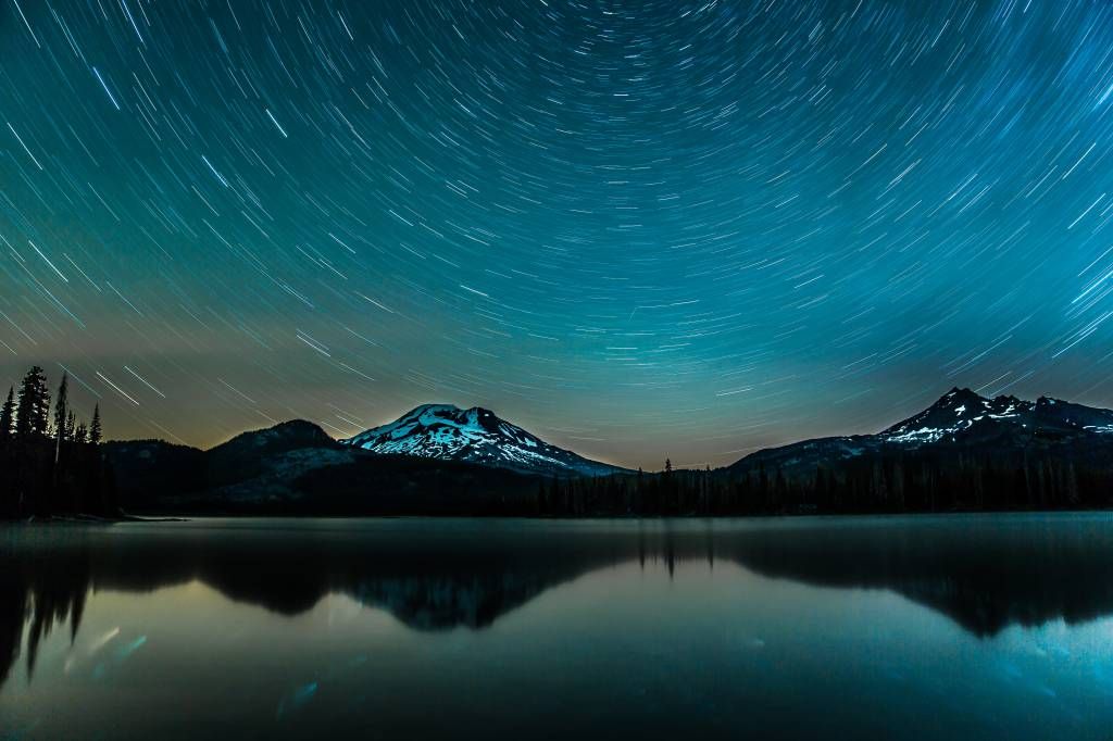 Cielo oscuro y estrellado