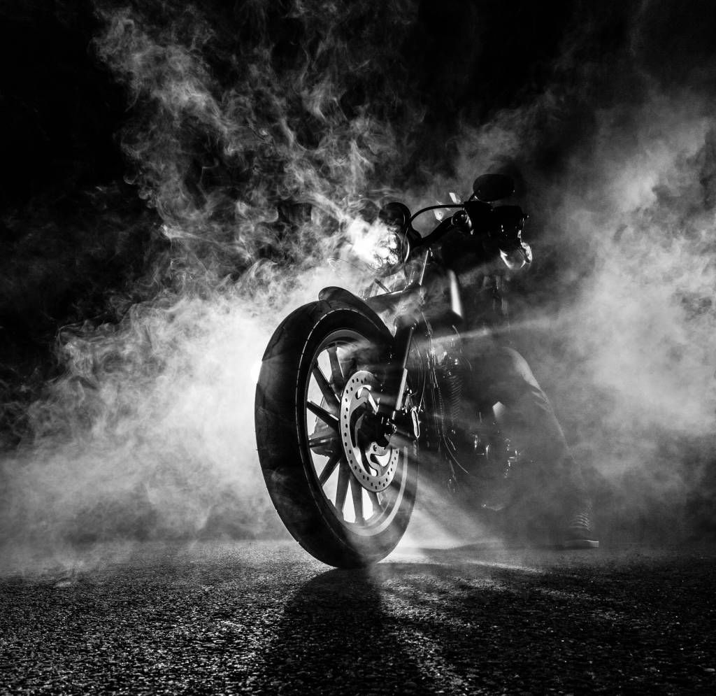 Motocicleta con humo