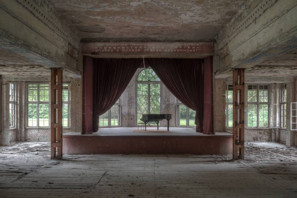 Piano en un antiguo sanatorio