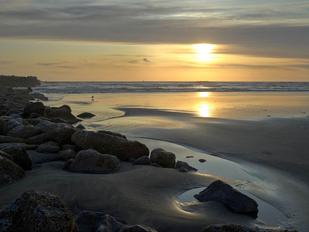 Puesta de sol en una playa