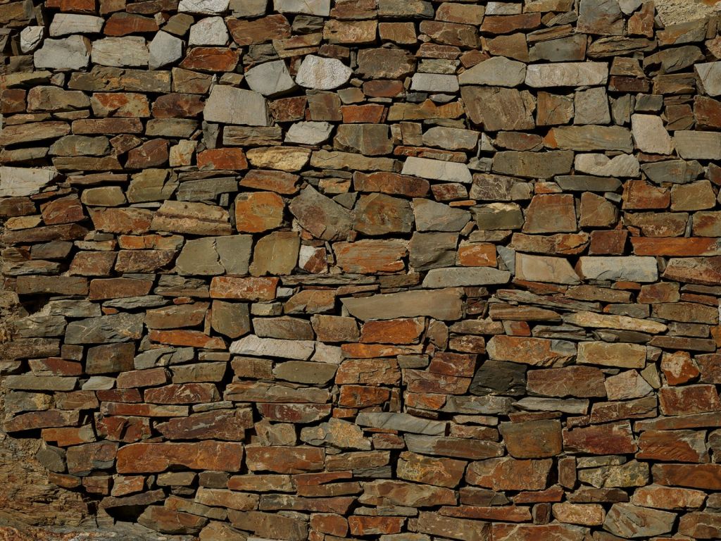 Muro de piedras irregulares