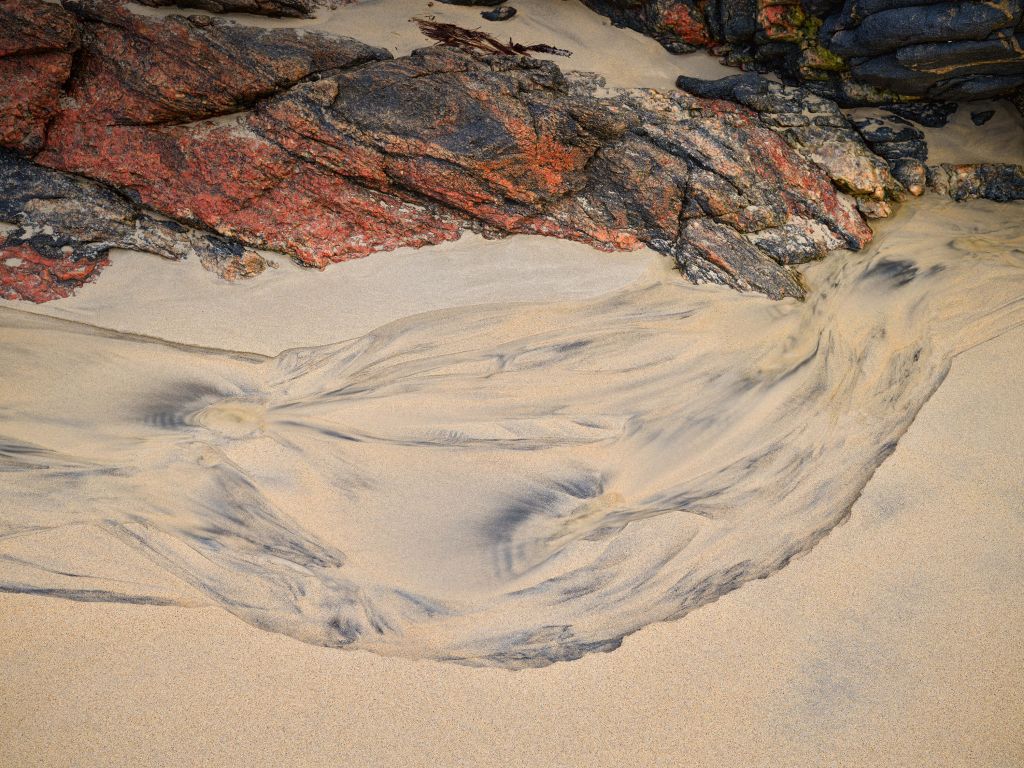 Figura de arena y roca