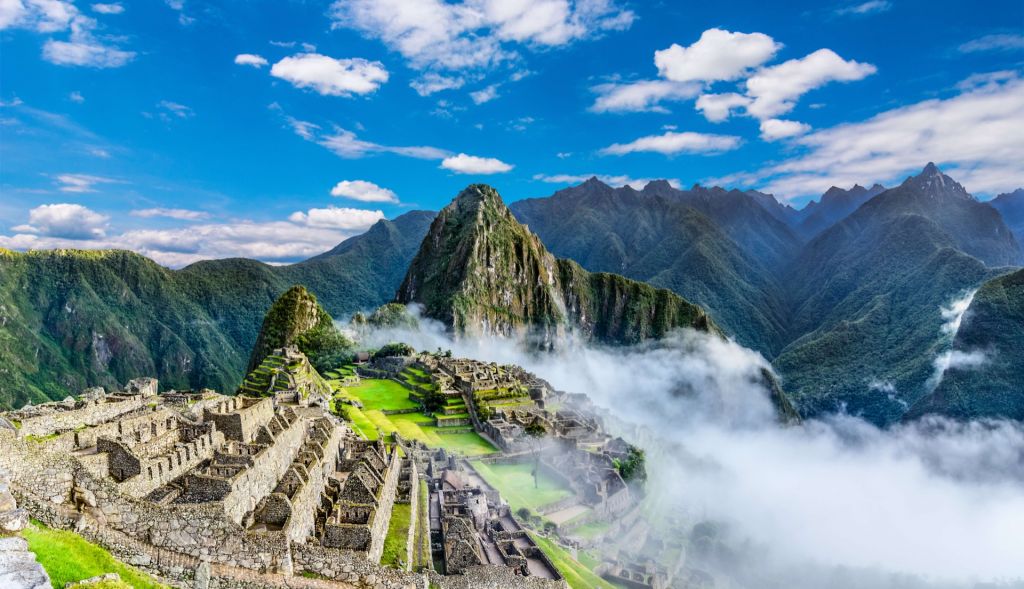 Machu Picchu en la niebla