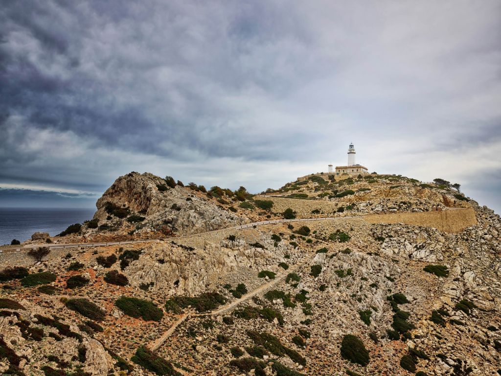 Faro en la costa