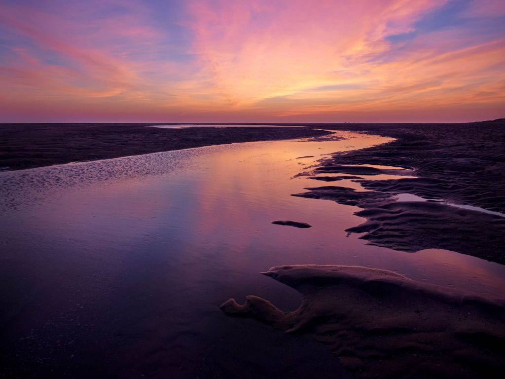 Puesta de sol con cielo púrpura