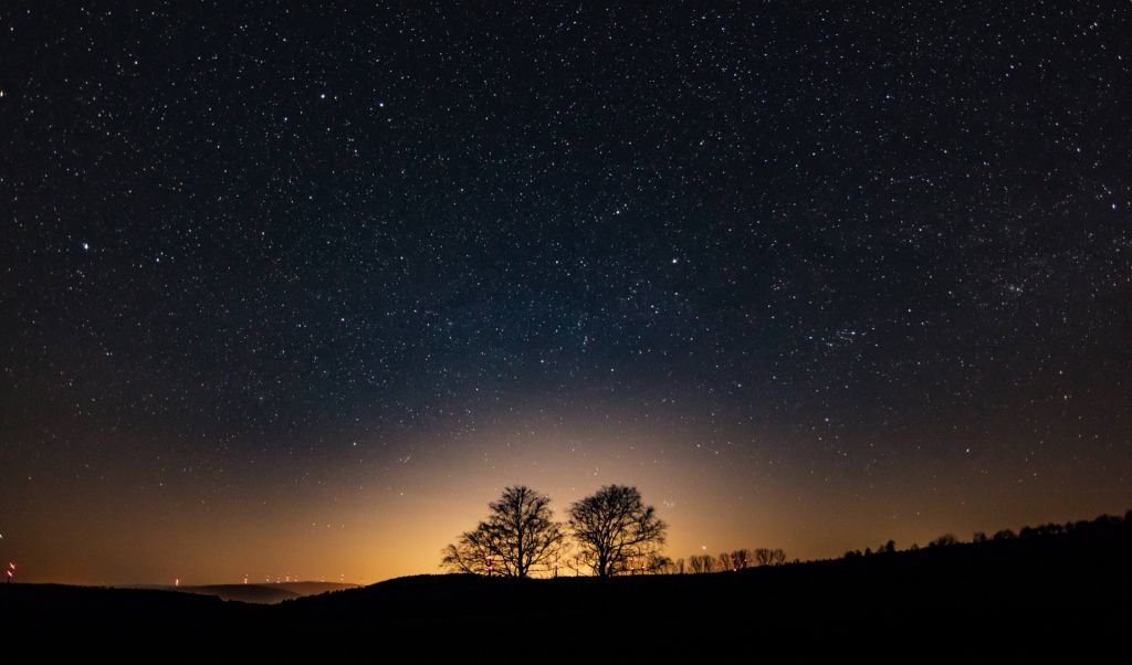 Puesta de sol con estrellas