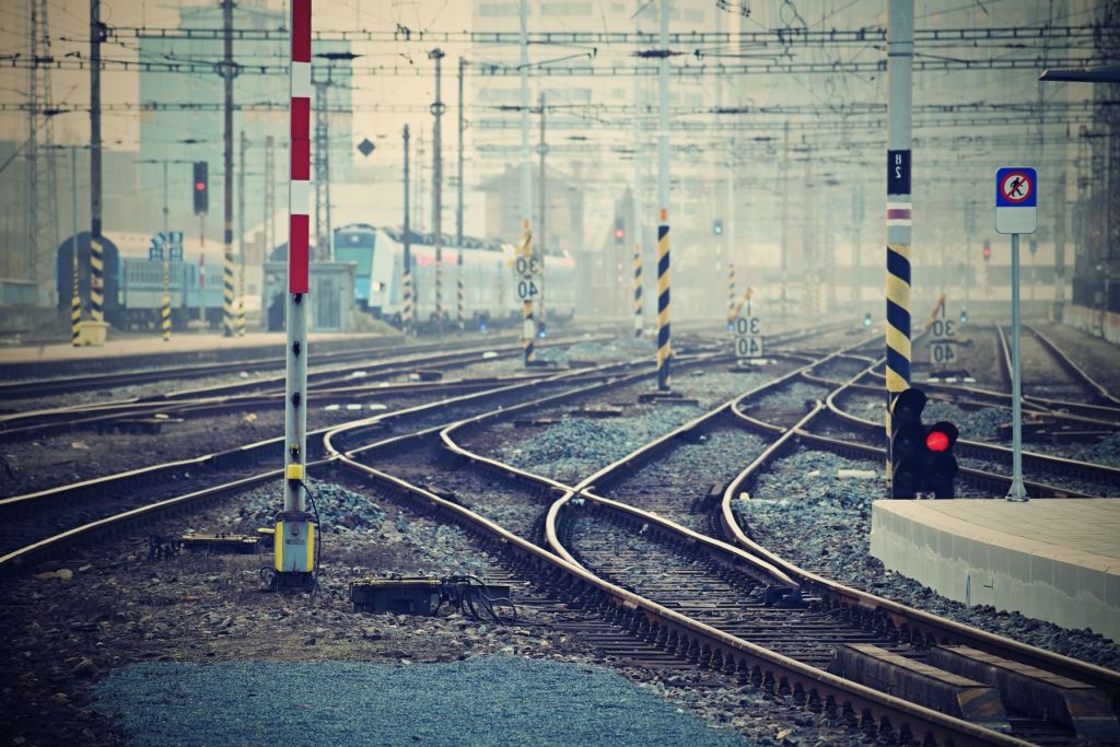 Vías del tren y agujas