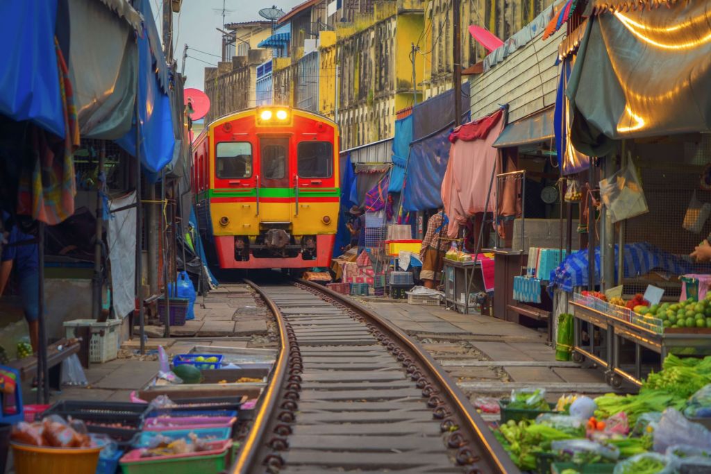 Tren en la plaza del mercado