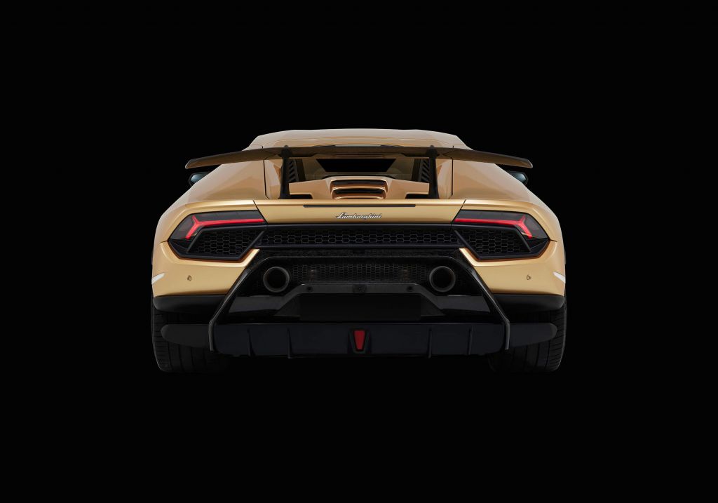Lamborghini Huracán - vista trasera, negro