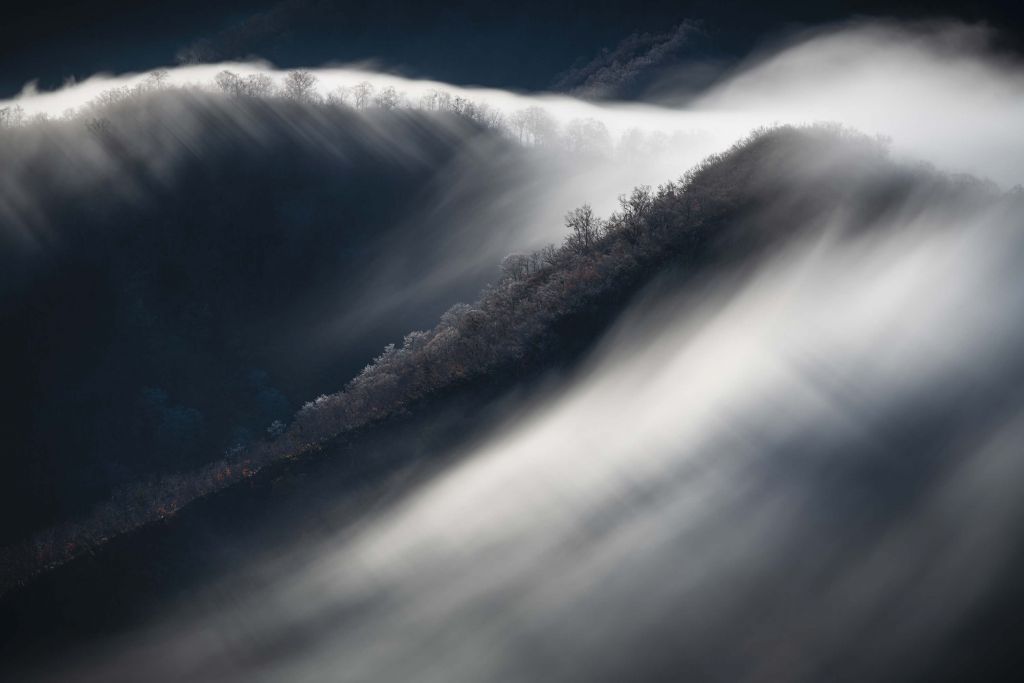 Nubes de cascada y escarcha