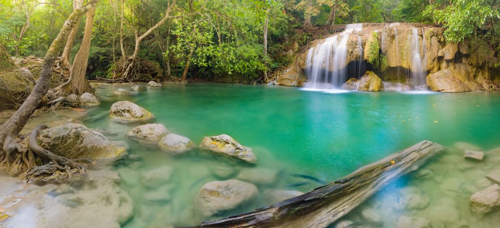 Hermosa cascada en Tailandia