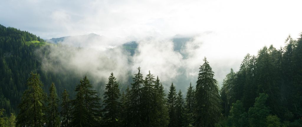 El sol a través de las nubes