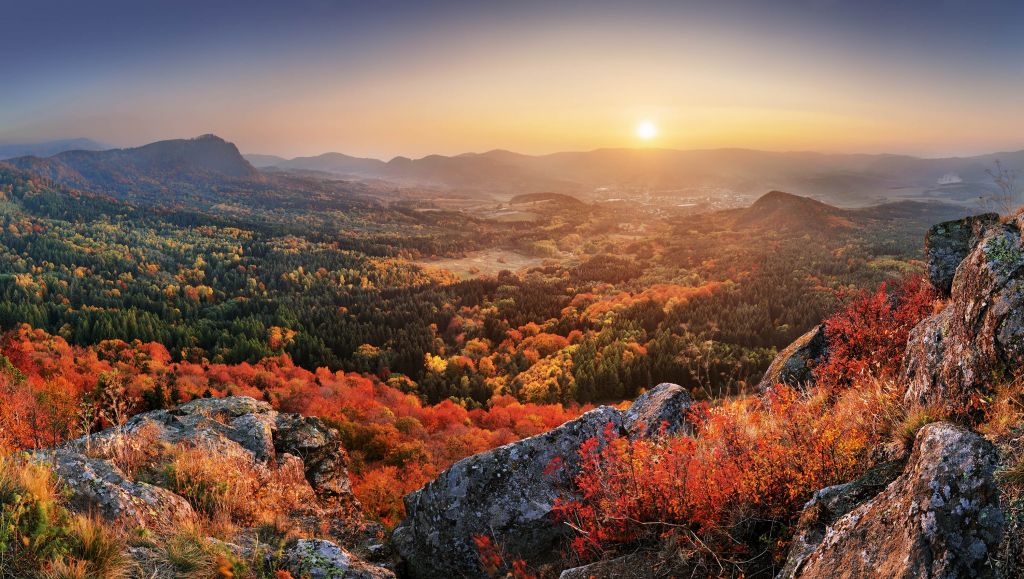 Paisaje otoñal en las montañas