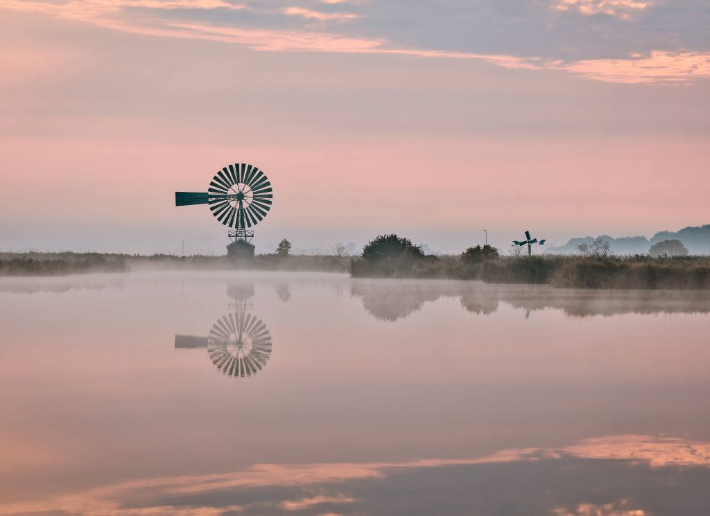 Molino de viento metálico