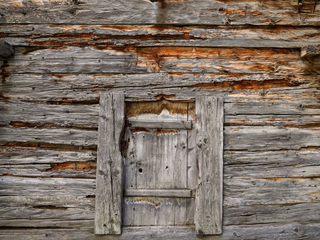 Madera vieja con puerta