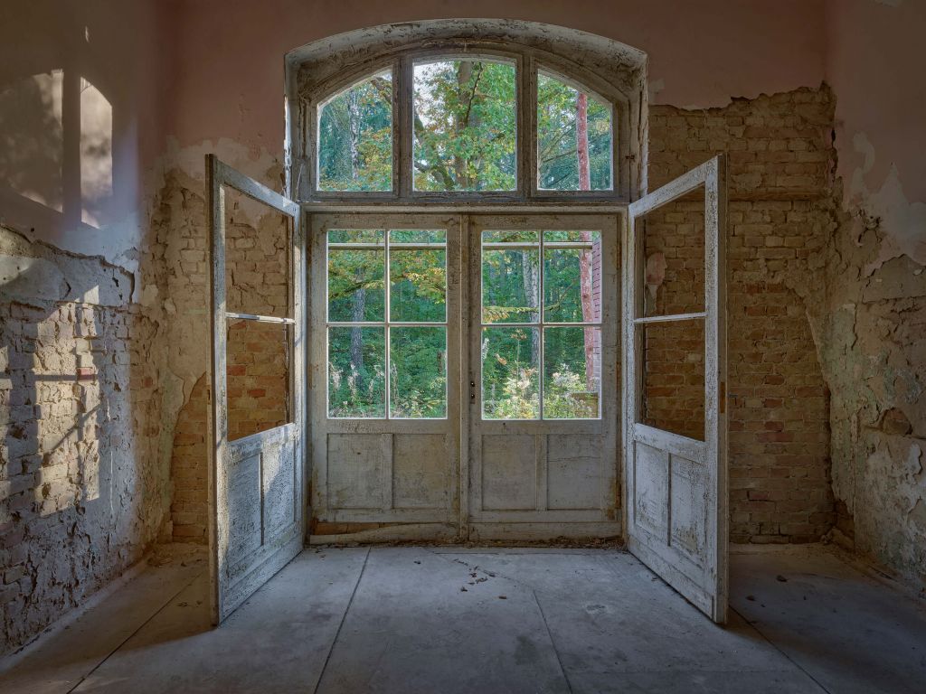 Casa abandonada junto al bosque