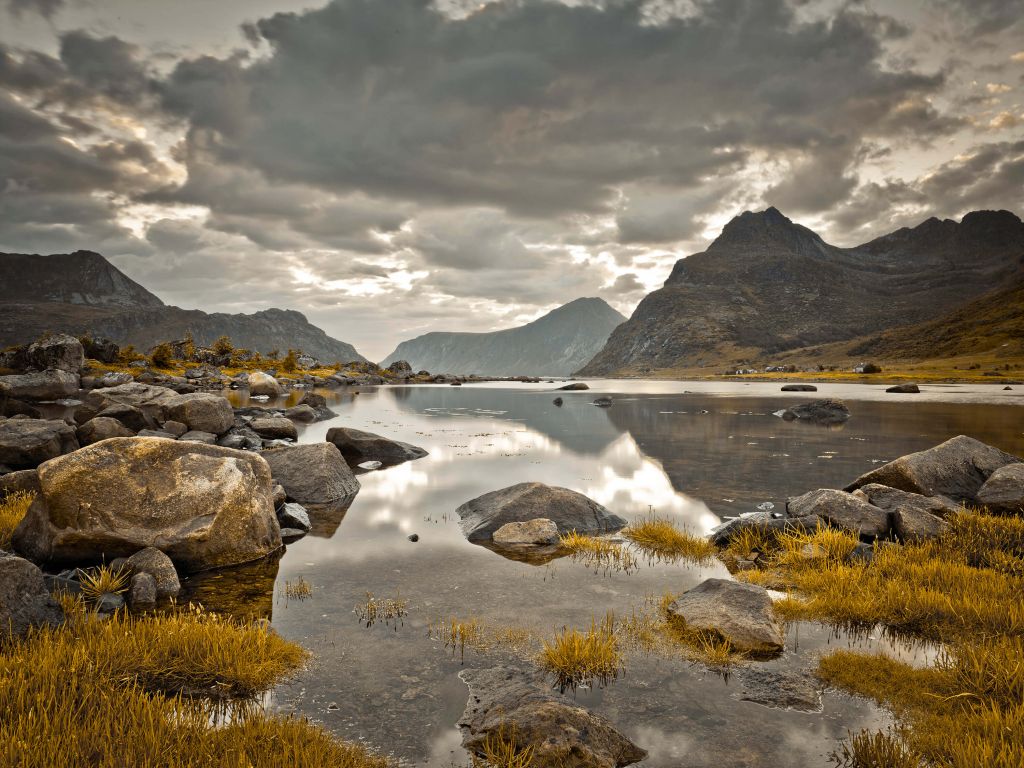 Lofoten durante el tiempo nublado