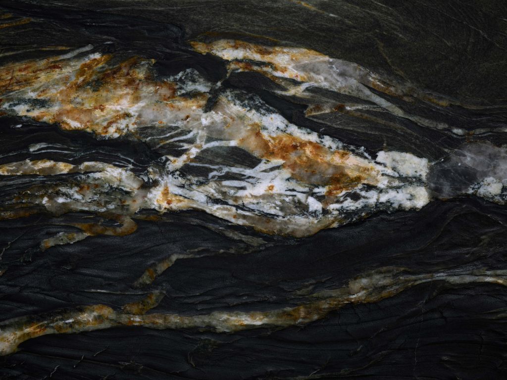 Mármol negro con relieve
