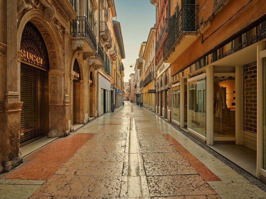 Calle comercial en Italia