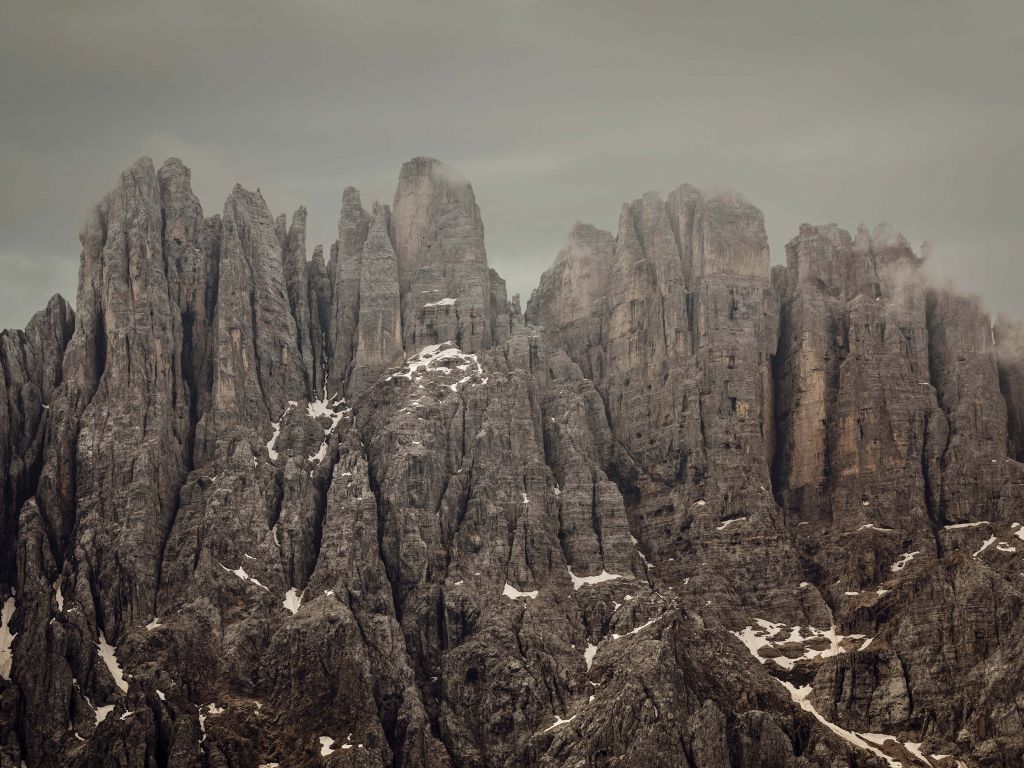 Picos de montaña en los Dolomitas