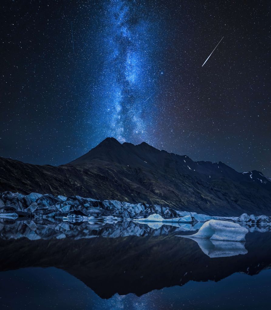 Vía Láctea cerca de un glaciar