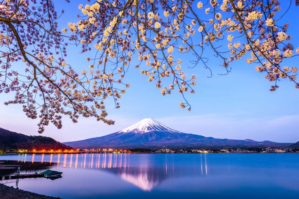 El Monte Fuji al borde del agua