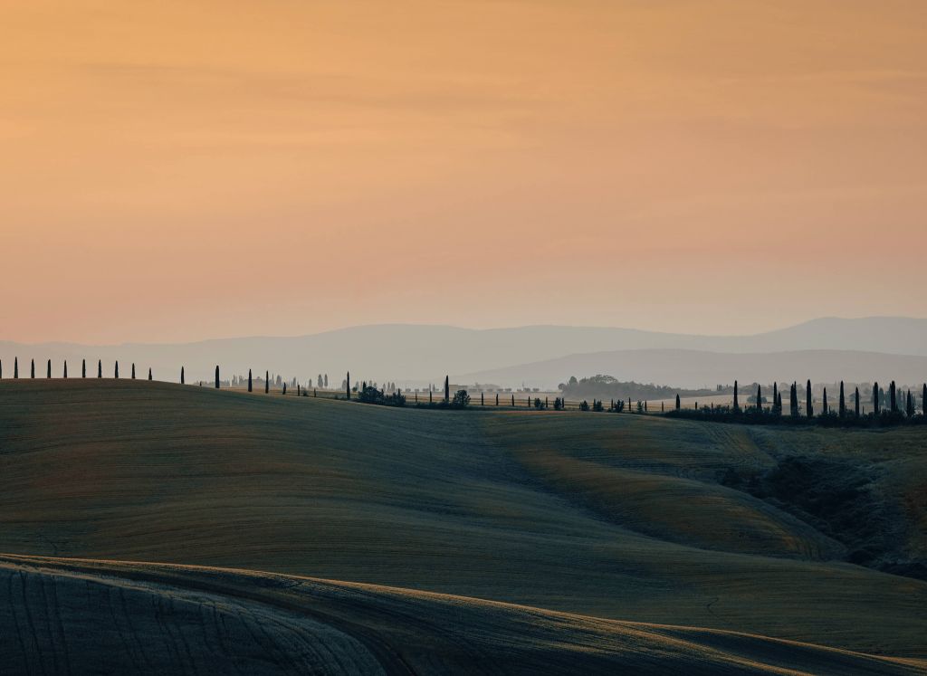 Resplandor naranja sobre el paisaje italiano