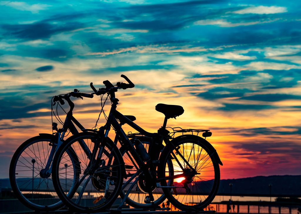 Ciclismo al atardecer