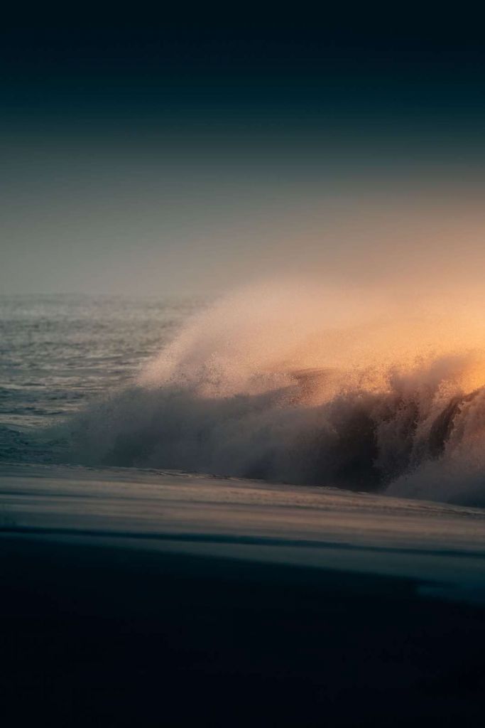 Olas rompiendo en la playa