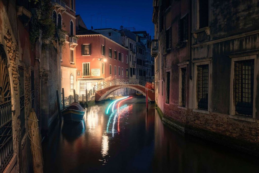 Canal Nocturno en Venecia
