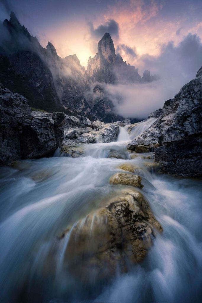 Bergstroom en el Crepúsculo