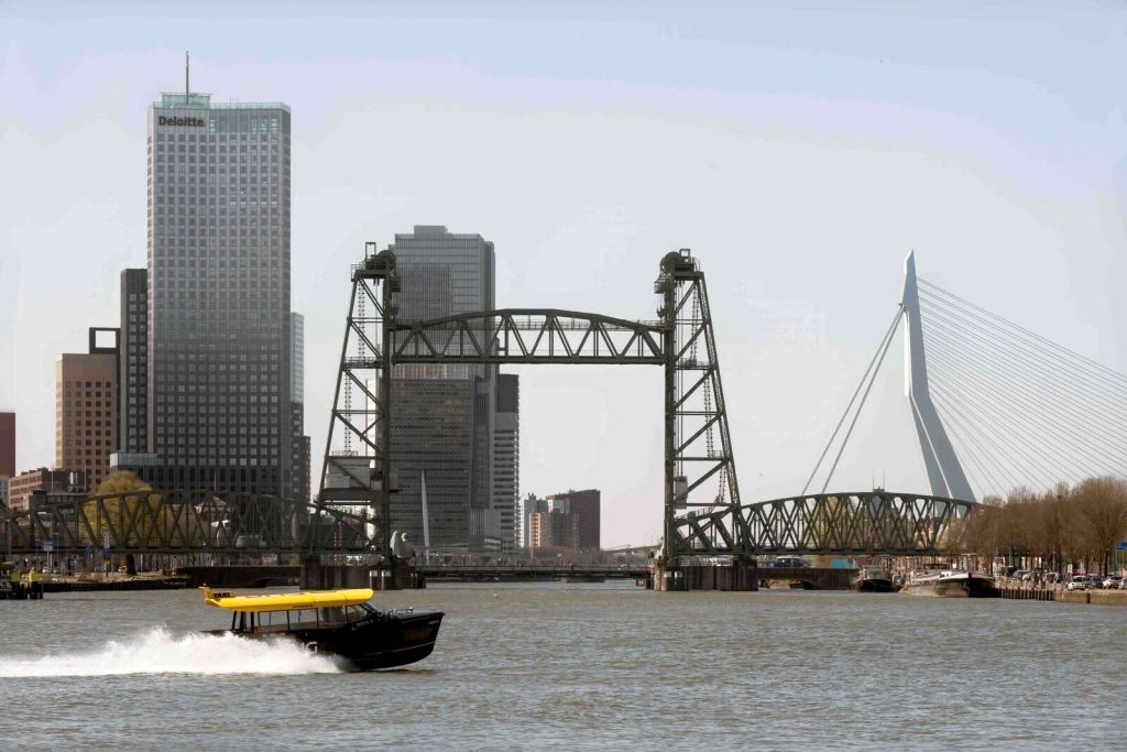 Transporte de agua por Rotterdam