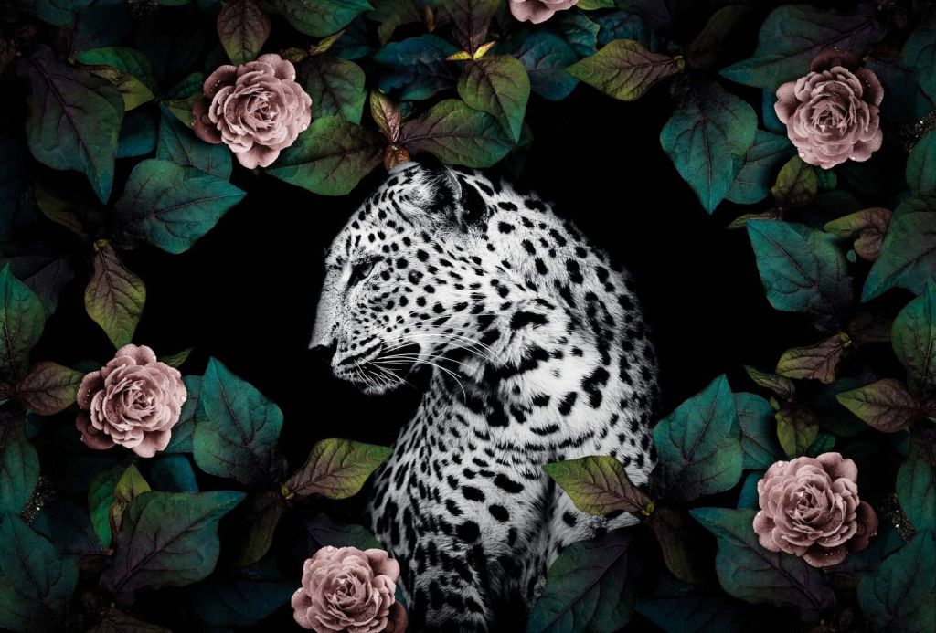 Leopardo entre flores de terciopelo