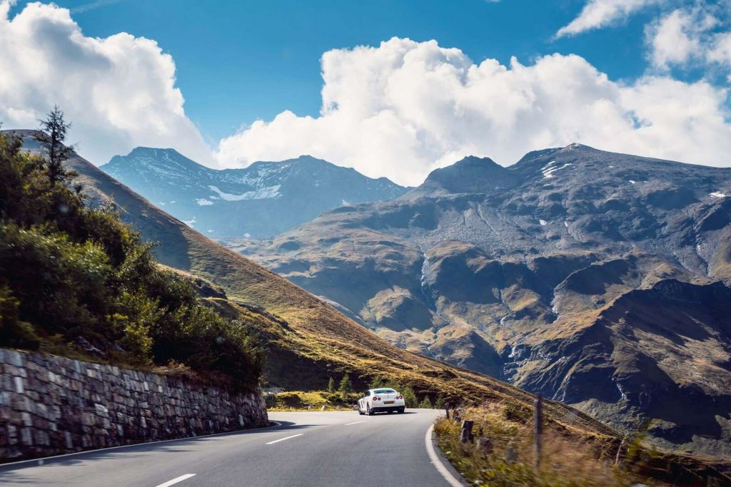 Panorama de un camino de montaña