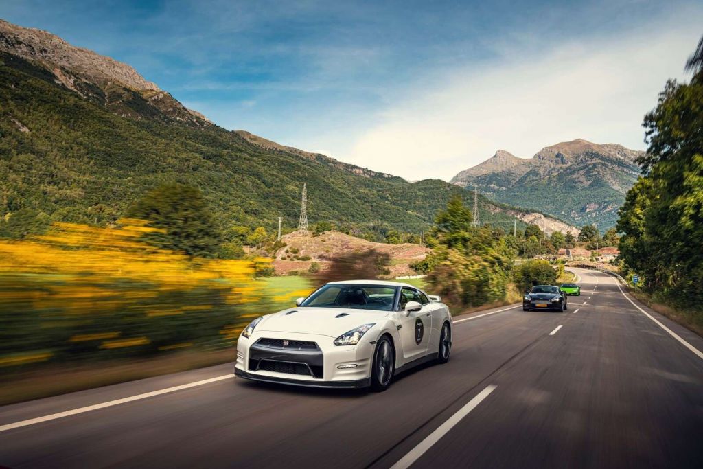 Nissan GT-R-r a toda velocidad