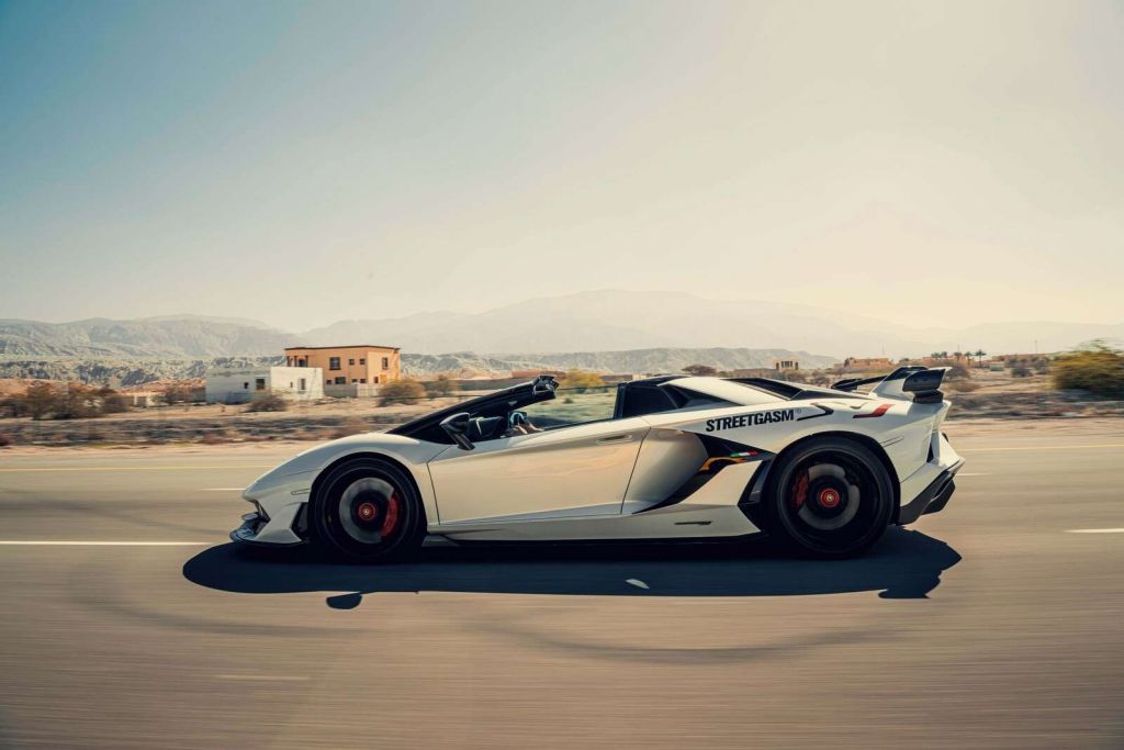 Lamborghini Aventador Roadster en el desierto