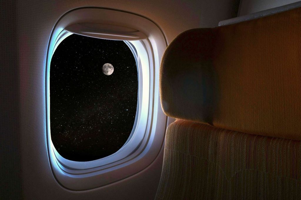 Vuelo nocturno bajo el cielo estrellado