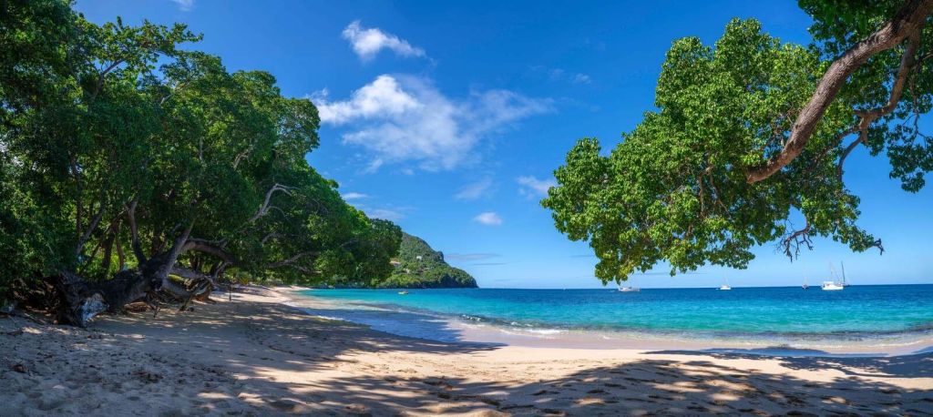 Tranquila playa en St Vincent, islas del Caribe
