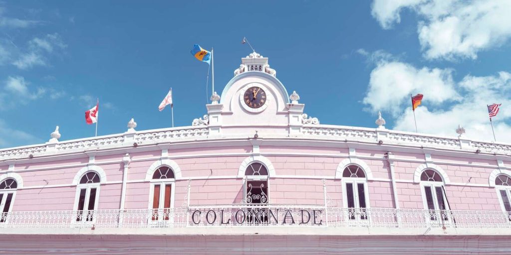 Edificio de columnata en Barbados.
