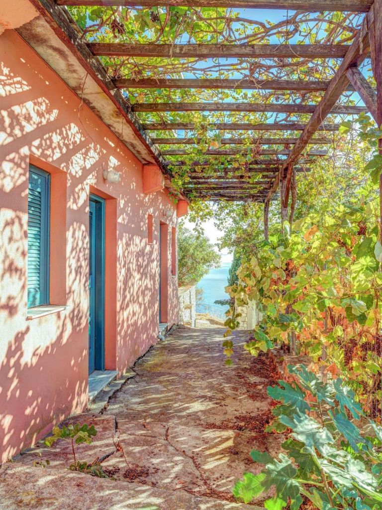 Pérgola mediterránea con vistas al mar