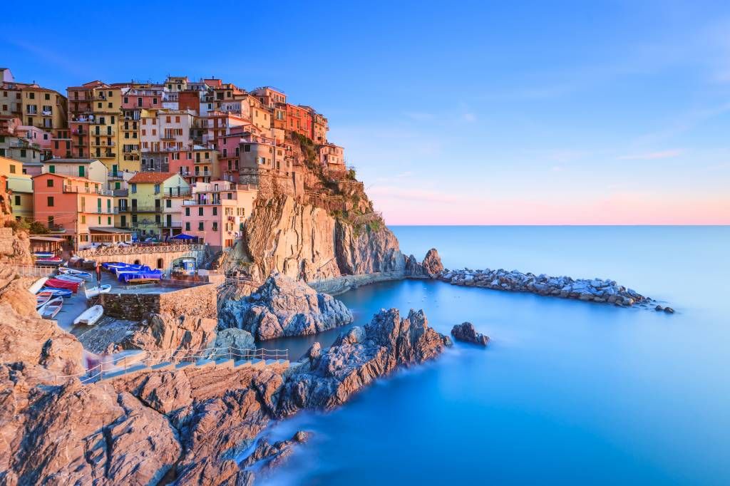 Ciudades - Papel pintado con Aldea sobre una roca en Italia - Habitación