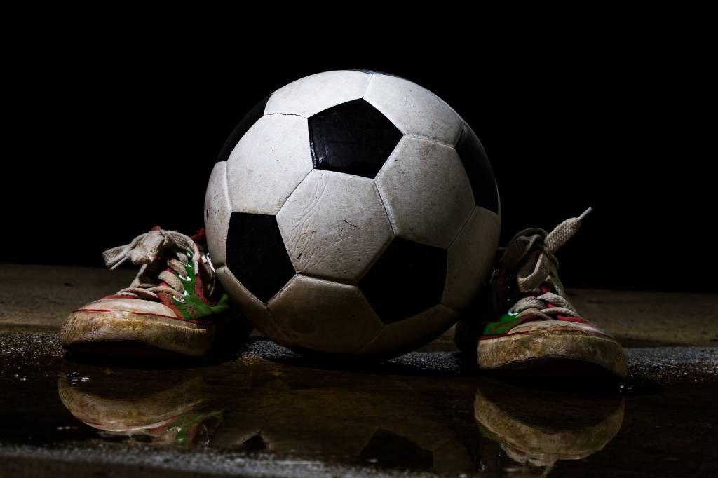 Fútbol - Papel pintado con Fútbol entre dos entrenadores - Habitación de adolescentes