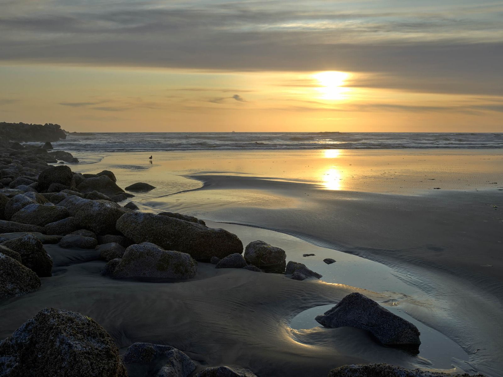 Puesta de sol en una playa
