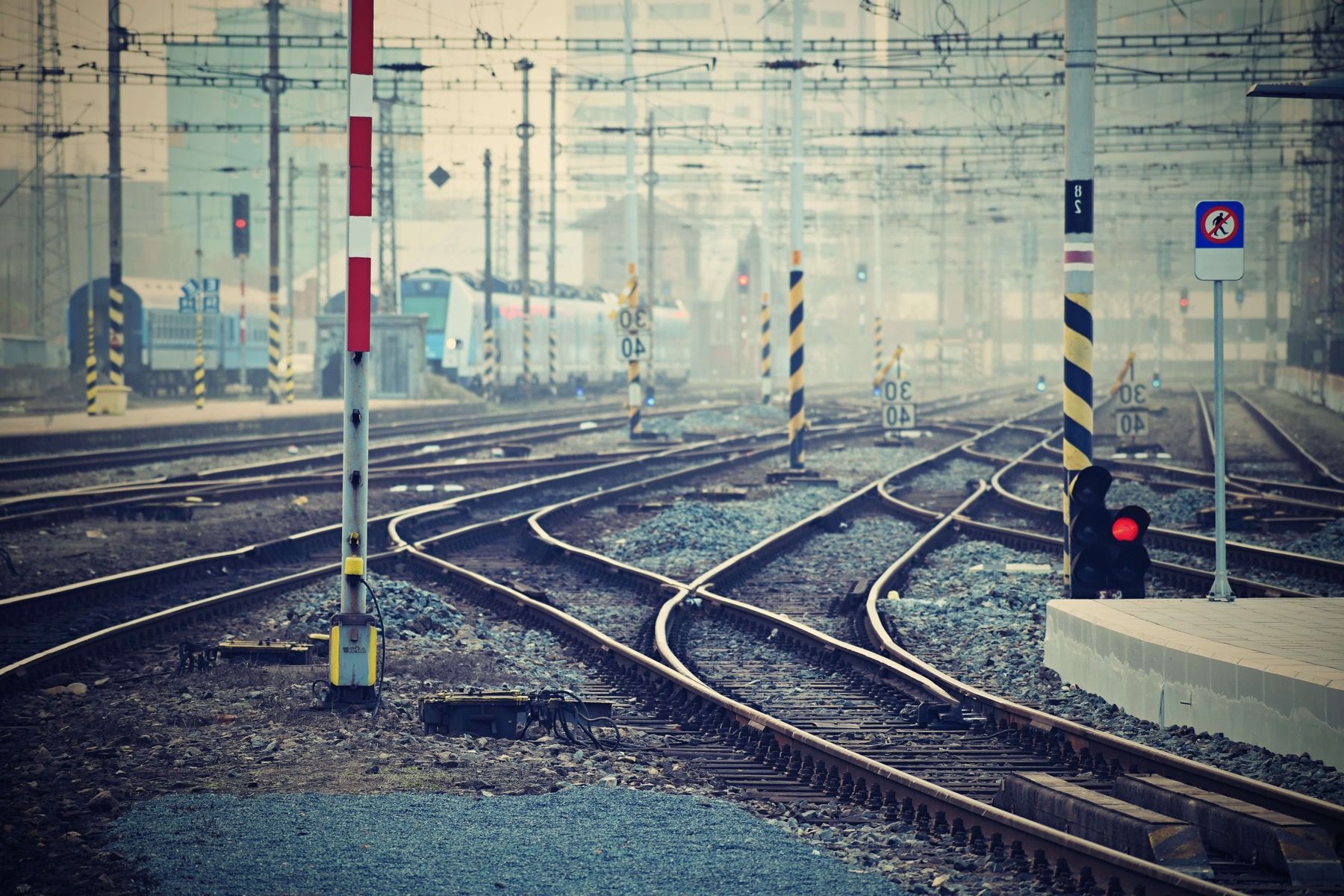 Vías del tren y agujas
